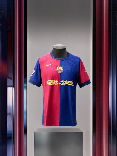 Camisa Barcelona 24/25 Home Nike Edição Especial Travis Scott - Azul e Vermelho