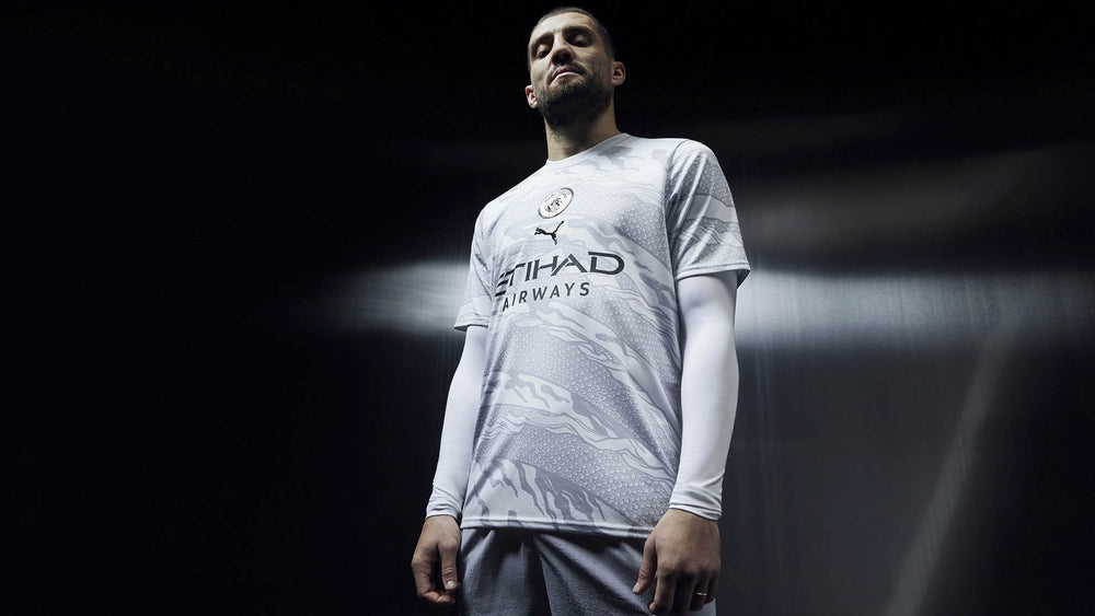 Camisa Manchester City “Ano do Dragão de Madeira” Edição Especial Torcedor 2024 - Cinza