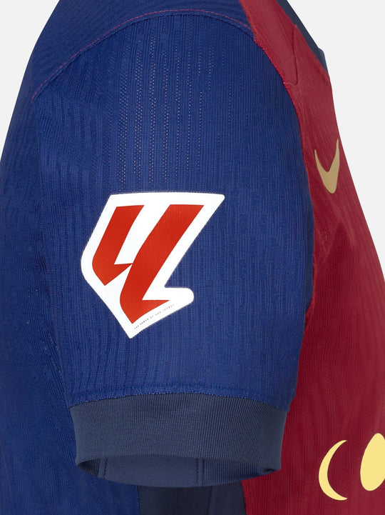 Camisa Barcelona 24/25 Home Nike Edição Especial Coldplay - Azul e Vermelho